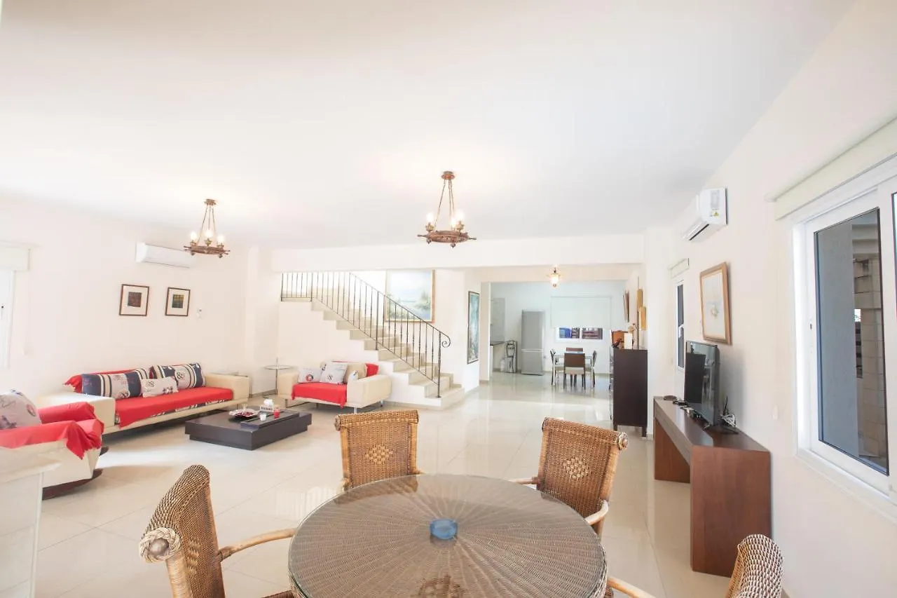 Tranquility 4 Bedroom Villa بروتاراس قبرص