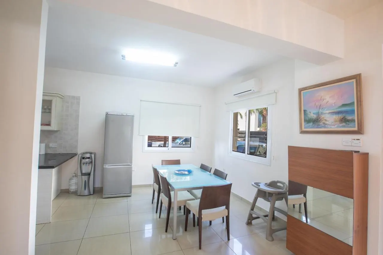 Tranquility 4 Bedroom Villa بروتاراس