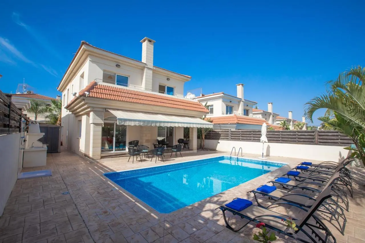 Tranquility 4 Bedroom Villa بروتاراس