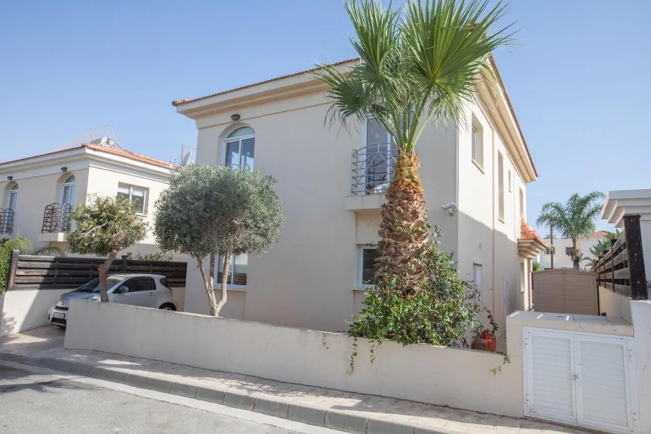Tranquility 4 Bedroom Villa بروتاراس