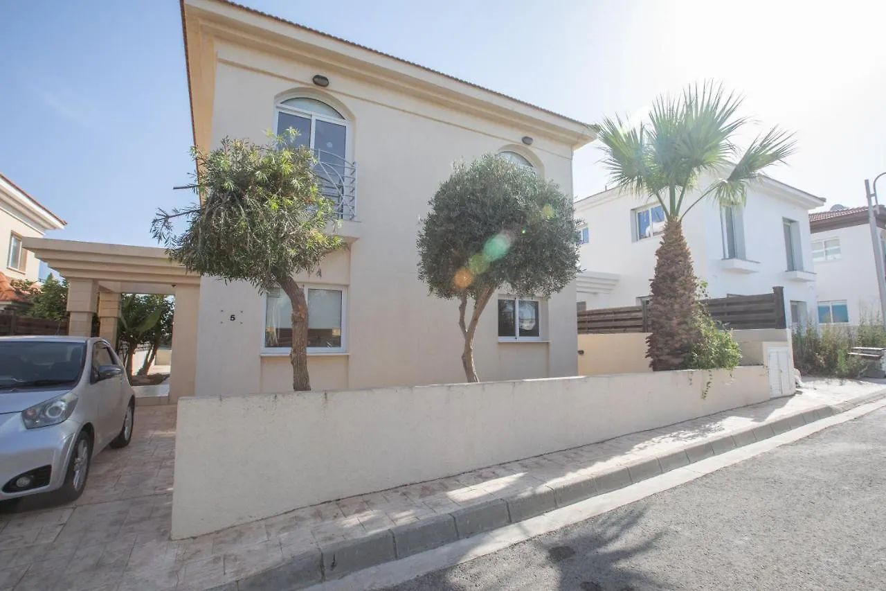 Tranquility 4 Bedroom Villa بروتاراس