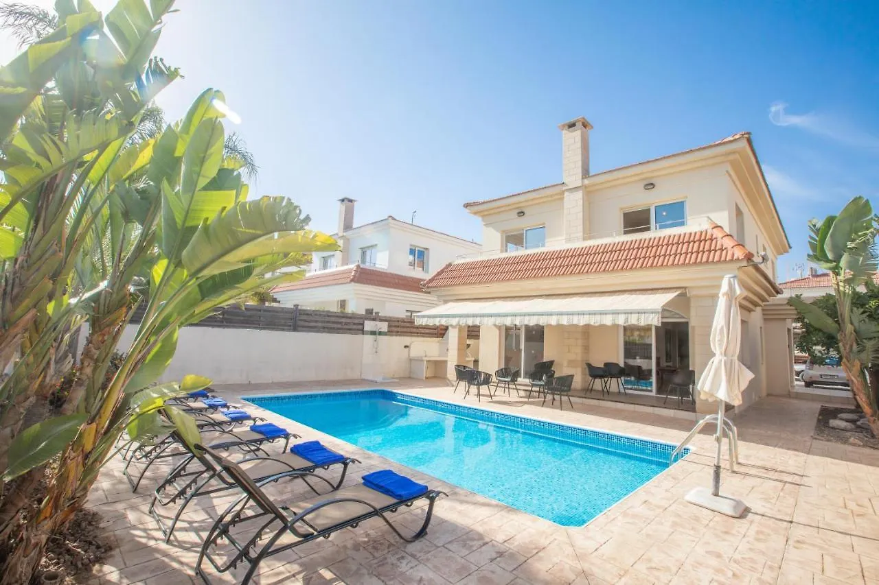 Tranquility 4 Bedroom Villa بروتاراس