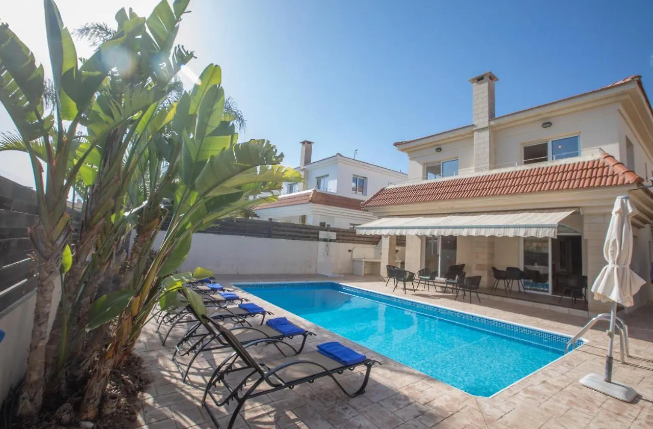 Tranquility 4 Bedroom Villa بروتاراس