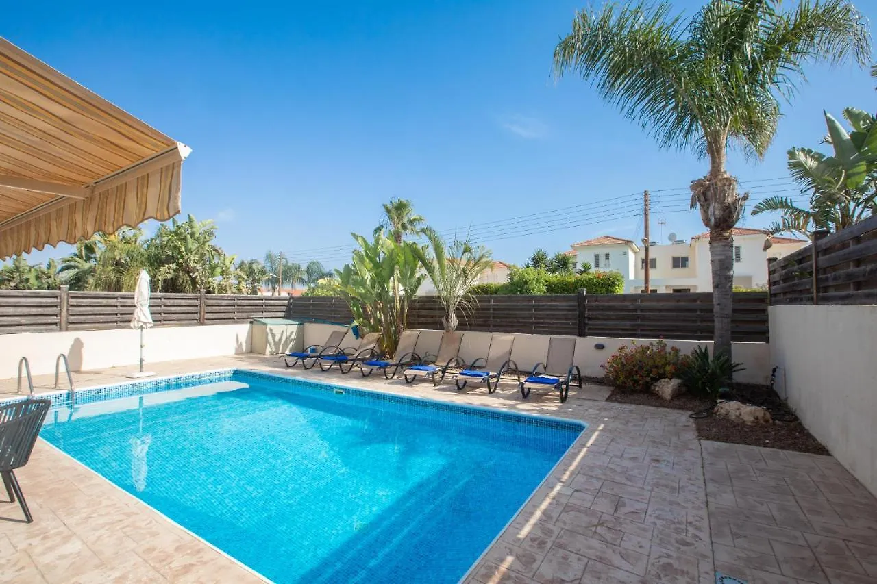 Tranquility 4 Bedroom Villa بروتاراس