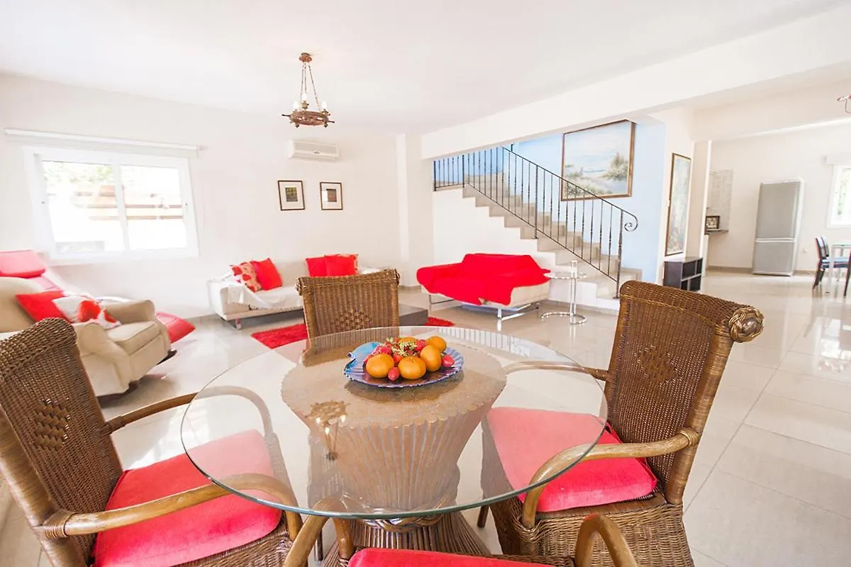 Tranquility 4 Bedroom Villa بروتاراس قبرص