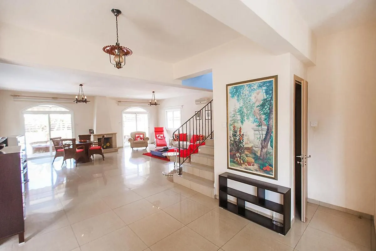 Tranquility 4 Bedroom Villa بروتاراس