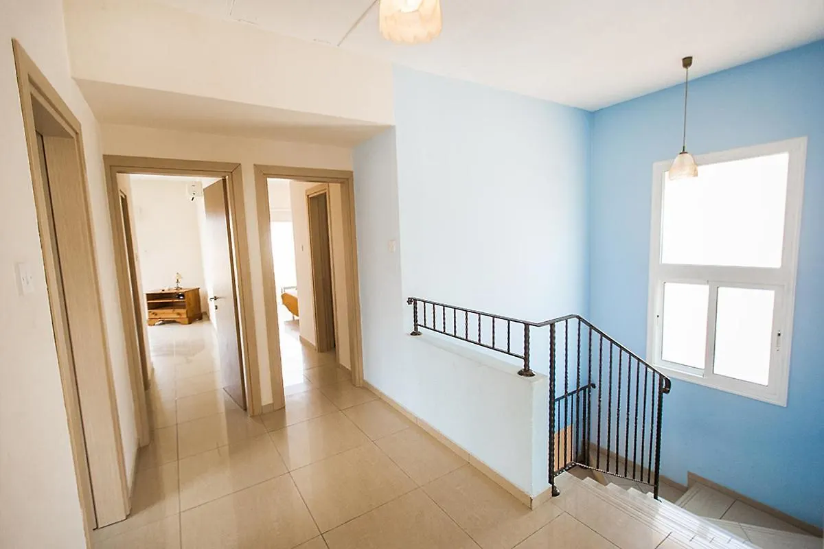 Tranquility 4 Bedroom Villa بروتاراس