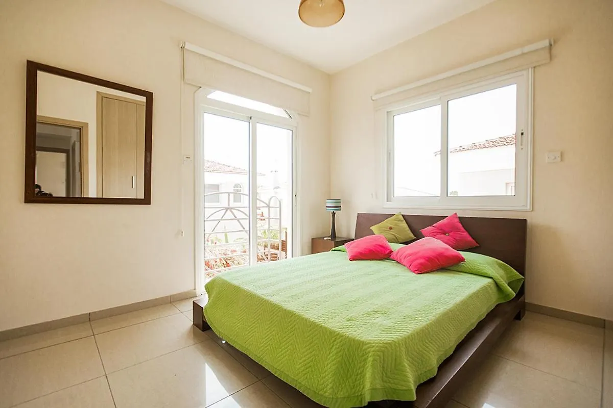 Tranquility 4 Bedroom Villa بروتاراس