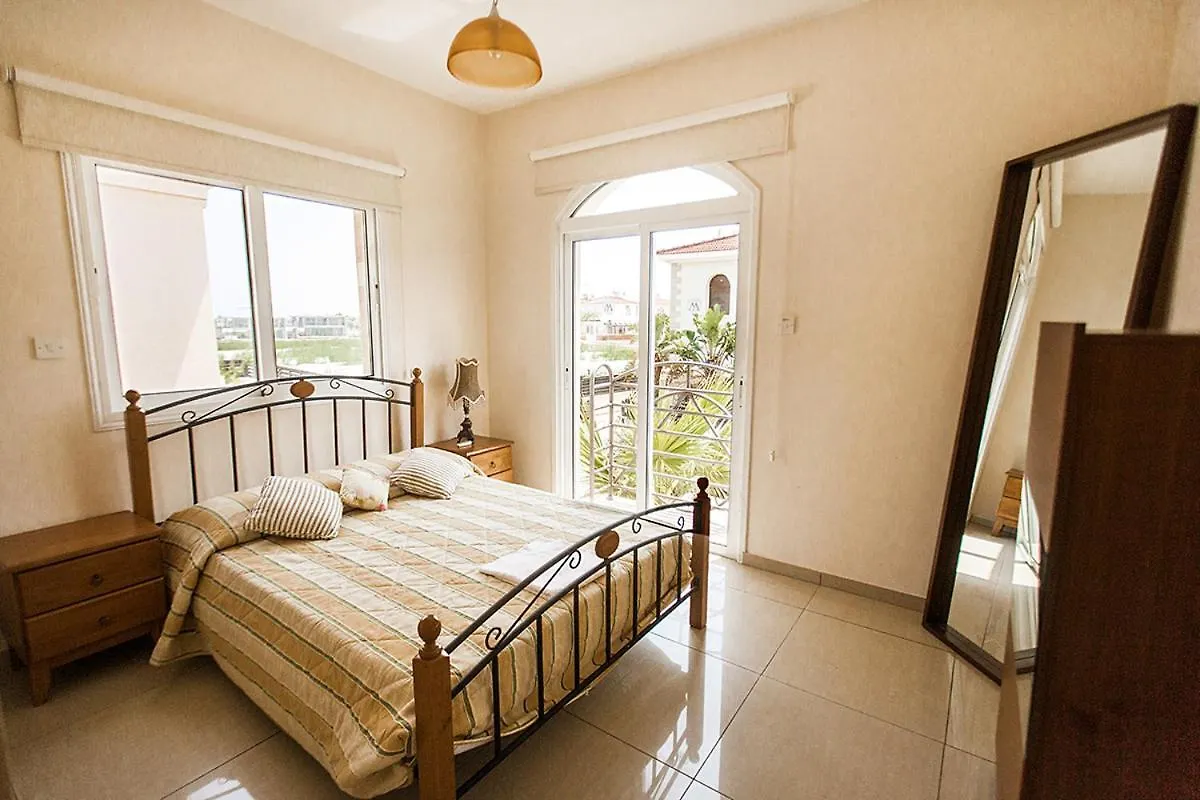 Tranquility 4 Bedroom Villa بروتاراس
